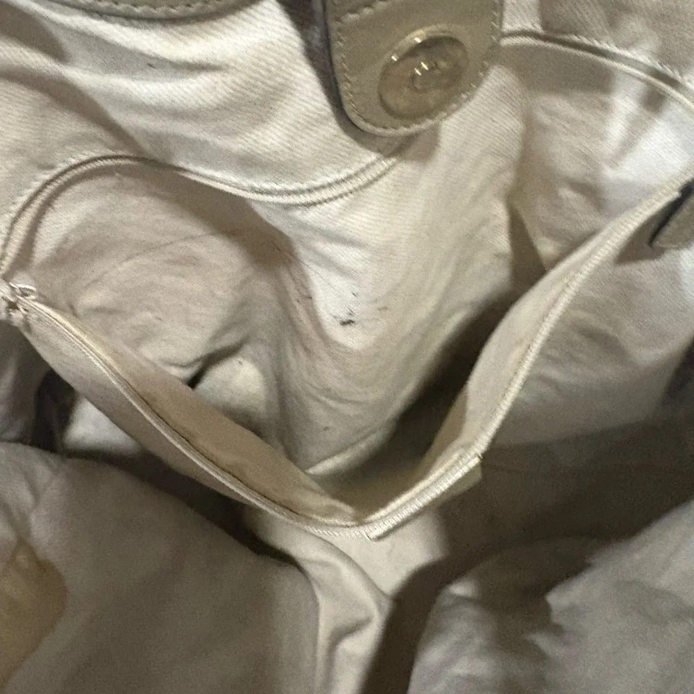 Gucci Beige GG Canvas Shoulder Bag - Picture 4 of 6